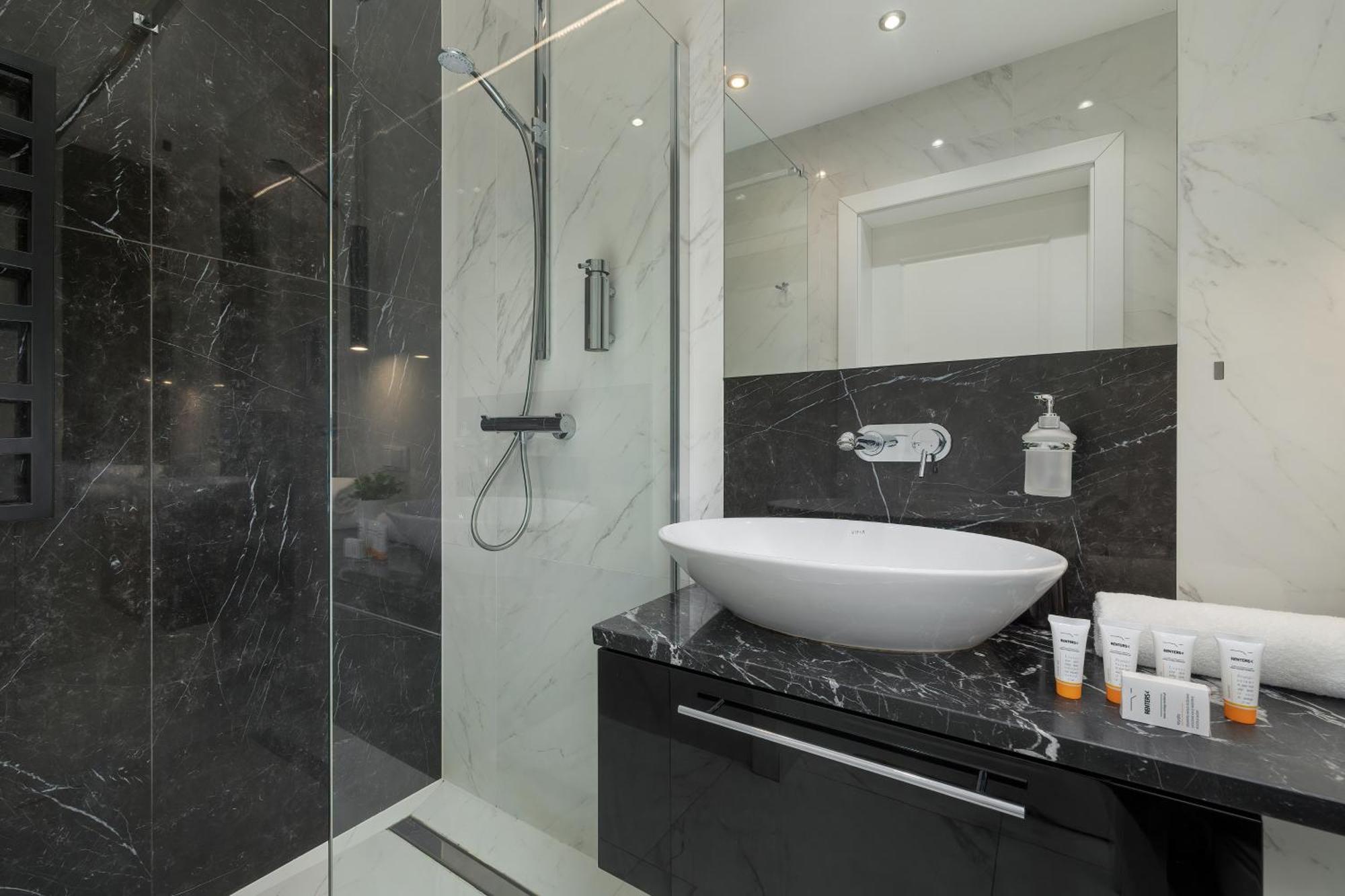 Modern & Comfy Apartment Rakowicka 6 Cracow By Renters Krakow Dış mekan fotoğraf