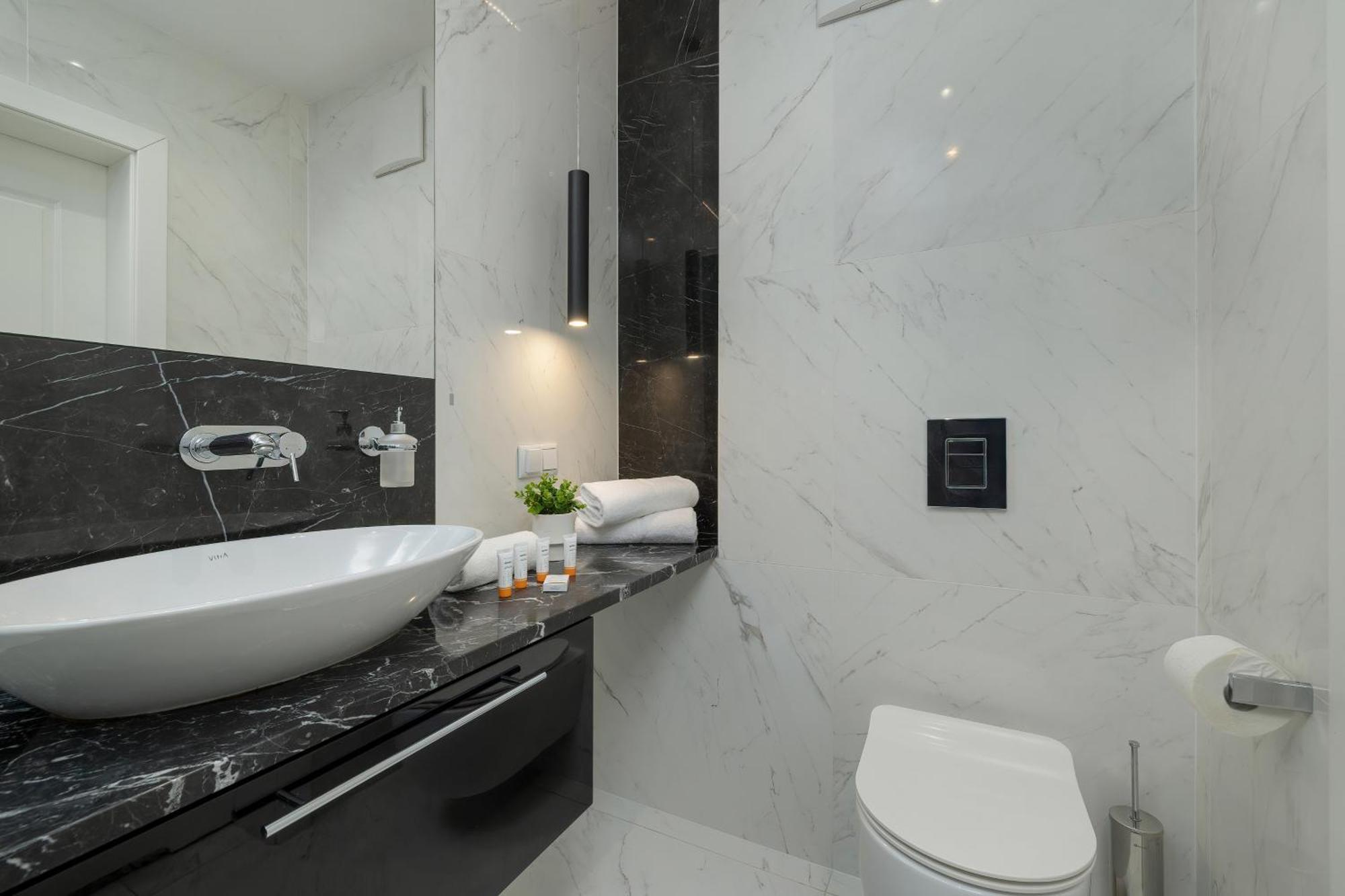 Modern & Comfy Apartment Rakowicka 6 Cracow By Renters Krakow Dış mekan fotoğraf